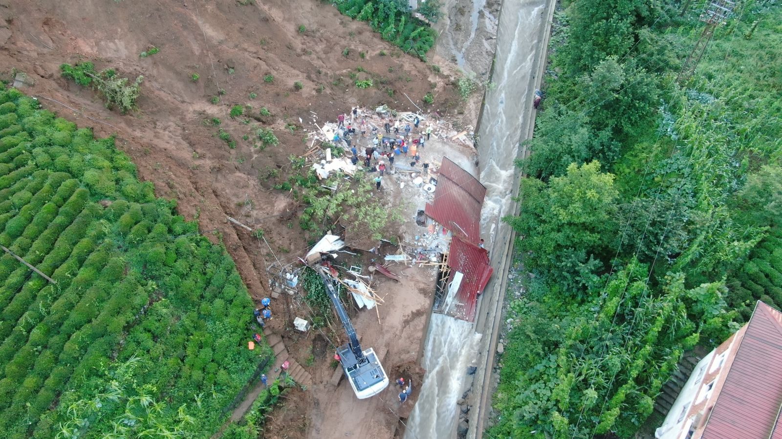 Rize'de heyelan alanı havadan görüntülendi